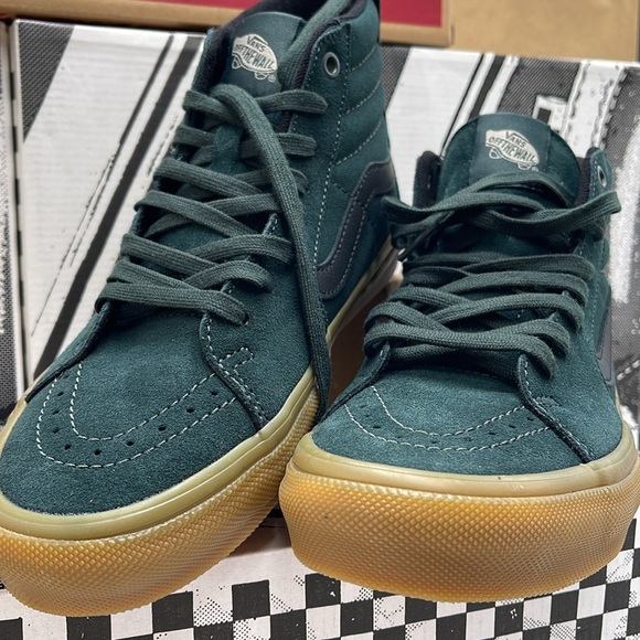 Vans WMNS Skate Sk8-Hi
Green/Gum
VN0A2Z3317P
Sneakers - Picture 6 of 16